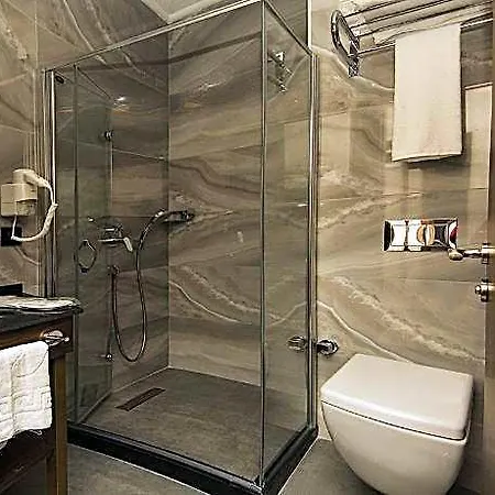 Vertu Hotel *